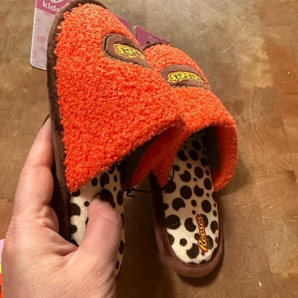 Reese's Candy bar Orange Slippers Sz 2/3 Socks Notepad Zipper Bag NEW